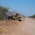 Un bulldozer deforesta la terra degli Indiani Ayoreo-Totobiegosode, Paraguay &copy; Survival