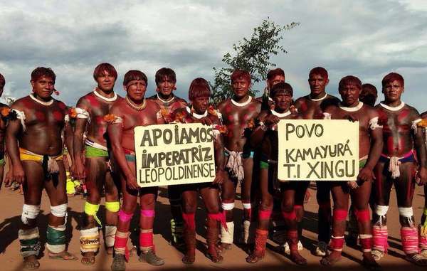 Indígenas del Xingú en Brasil dan su apoyo a la Escuela de Samba Imperatriz Leopoldinense del Carnaval de Río 2017.