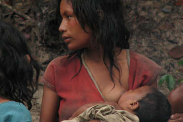 Young Pirahã mother.