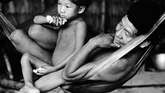 Yanomami-f-and-son_widescreen_small