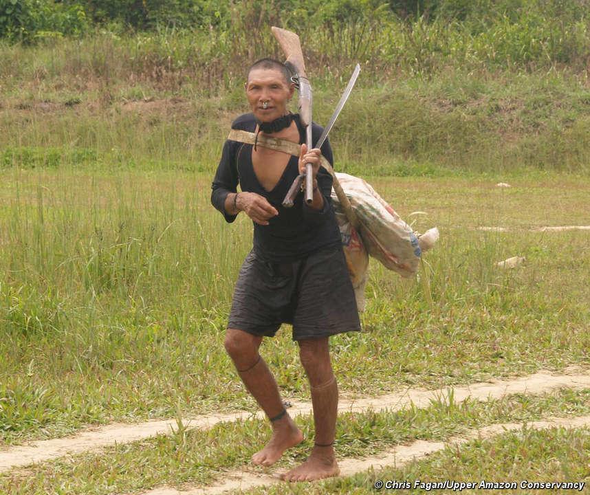Hombre murunahua contactado por madereros en 1995. La mitad de su pueblo murió tras el contacto inicial. 