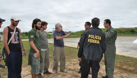 http://assets.survivalinternational.org/pictures/1507/foto-invasaofrente04_news_large.jpg