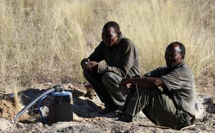 0-two-men-from-kikao-waiting-for-mothemelo-water_bulletin_band
