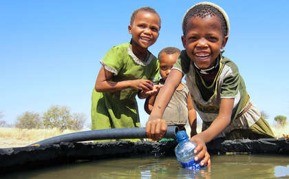 0-girls-playing-with-water-1024_bulletin_band