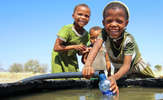 0-girls-playing-with-water-1024_thumb