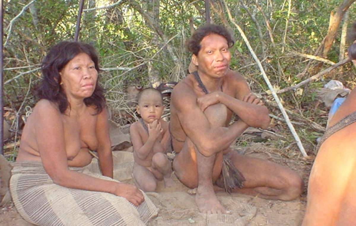 Members of the Paraguayan Ayoreo-Totobiegosode group on the day they were contacted for the first time, in 2004.