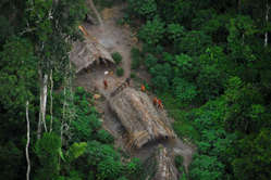 Indígenas no contactados en Brasil, vistos desde el aire, mayo 
2008.