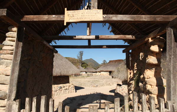 ‘L'entrée est interdite aux non-Indiens’ - panneau à l'entrée d'un village arhuaco