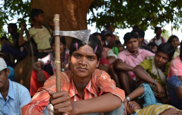 Centinaia di Dongria Kondh hanno protestato contro il ricorso in appello della miniera Vedanta.