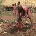 Séquence du film fondamentaliste 'Hakani' &copy; Survival