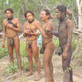 Miembros del grupo ayoreo-totobiegosode en Paraguay el día de su primer contacto en 2004. &copy; <span class="caps">GAT</span>