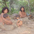 Leden van de geïsoleerde  Ayoreo-Totobiegosode groep in Paraguay, enkele uren na hun eerste contact met de buitenwereld, 2004.
 &copy; <span class="caps">GAT</span>/Survival