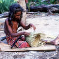 A Batak master-weaver makes the 'begias' basket &copy; Dario Novellino/Survival
