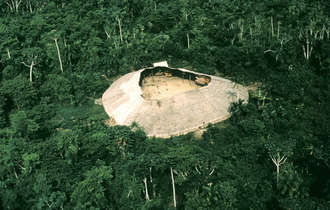 Yanomami_maloca_bulletin_band