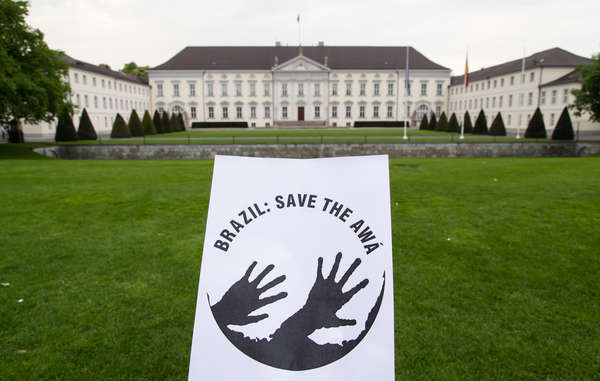 Survival International fordert von Bundespräsident Gauck, sich bei seiner Brasilienreise für die Rechte indigener Völker wie die Awá einzusetzen.