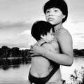 Mãe e filho Yanomami.  &copy; Steve Cox/Survival