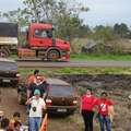 Guarani Indianen, van hun land verdreven, bivakkeren langs een verkeersweg &copy; <span class="caps">CIMI</span>