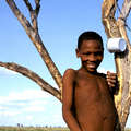 Niño bosquimano, Botsuana.  © Fiona Watson/Survival