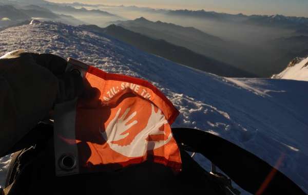 Daily Awáicon: The campaign's logo made a special appearance on Mont Blanc, Western Europe's highest peak.