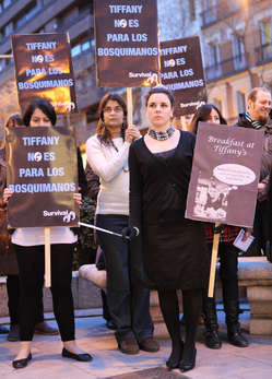 Las protestas se desarrollaron hoy ante las tiendas Tiffany de Londres, París, Madrid, Berlín y San Francisco.