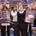 Las protestas se desarrollaron hoy ante las tiendas Tiffany de Londres, París, Madrid, Berlín y San Francisco. <small>&copy; Iñaki Luis/Survival</small>