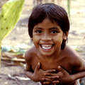 Niño awá, Posto Tiracambu, Caru.
 &copy; Fiona Watson/Survival