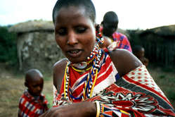 Des Maasai lors de la ‘manyatta’ culturelle de la Réserve maasai de Mara, Kenya.