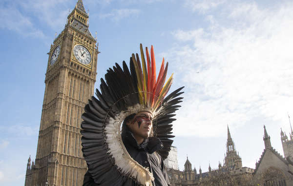 Nixiwaka Yawanawá, un Indiano amazzonico a Londra, ha descritto la città come “ricca di storia e piena di fantasmi”.