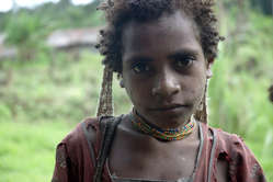 Une femme korowai de Papouasie, territoire occupé par l'Indonésie depuis 1963.