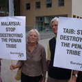 Chief Minister Taib was met by demonstrators protesting at the destruction of the Penan's rainforest. <small>&copy; Survival</small>