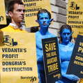 Vedanta’s CEO was confronted by a large number of protesters from various NGOs.  <small>&copy; Survival</small>