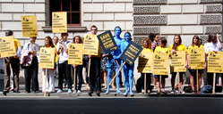 Vedanta’s CEO was confronted by a large number of protesters from various NGOs.