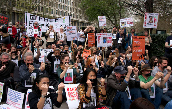 Protestors called today for the immediate release of all Papuan political prisoners.