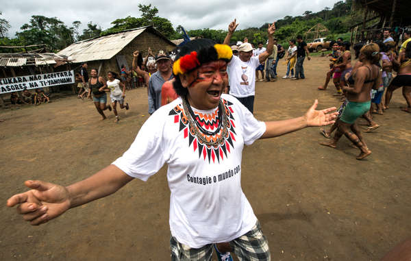 Le chamane et porte-parole yanomami Davi Kopenawa célèbre l'évacuation des éleveurs de son territoire.