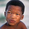 Jeune garçon bushman, Botswana. &copy; Survival International