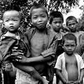 Grupo de niños chakma, Bangladesh
 &copy; Mark McEvoy/Survival