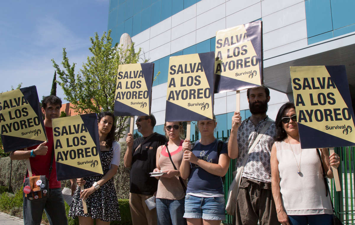 Protesta por los ayoreos ante la sede central de Grupo San José en Madrid. Junio de 2015.