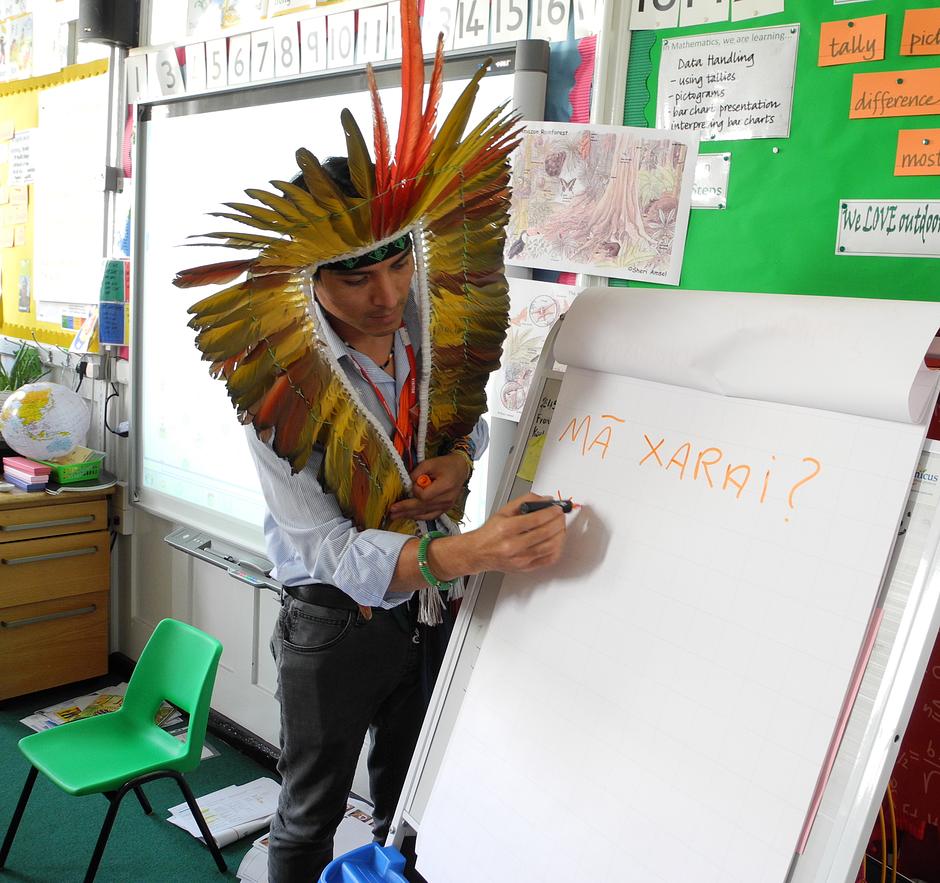 Nixiwaka teaching Yawanawá language! 
