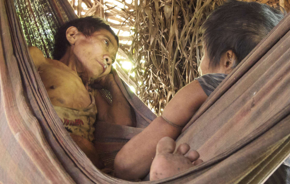 Jakarewyj, una de las indígenas más recientemente contactadas, cayó gravemente enferma poco después de su primer contacto en diciembre de 2014 a pesar de que había equipos médicos en los alrededores.