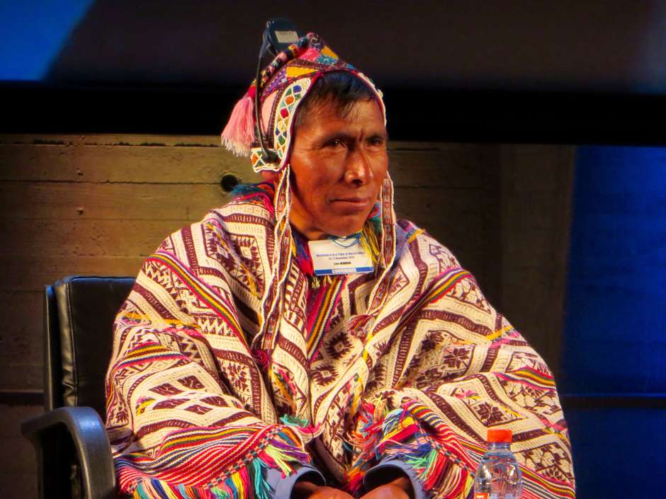 Lino Mamami (Quechua - Pérou), gardien de la pomme de terre, est chargé d'éduquer les hommes et les femmes pour leur permettre d'acquérir de nouveaux savoirs et de collaborer avec des scientifiques. Ceci dans le but d'améliorer les variétés de pommes de terre grâce aux connaissances traditionnelles.