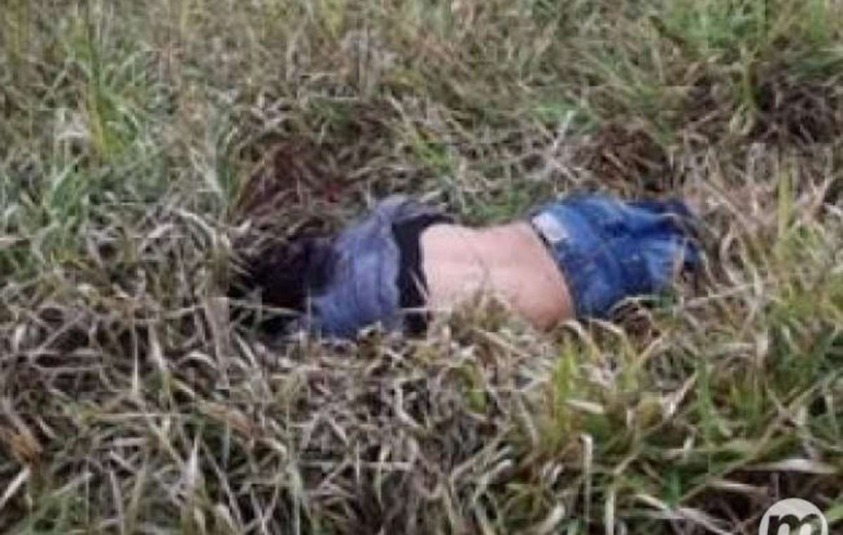 The body of Clodiodi Aquileu, a Guarani community health worker killed by ranchers' gunmen, lies in the grass. Brazil, 2016