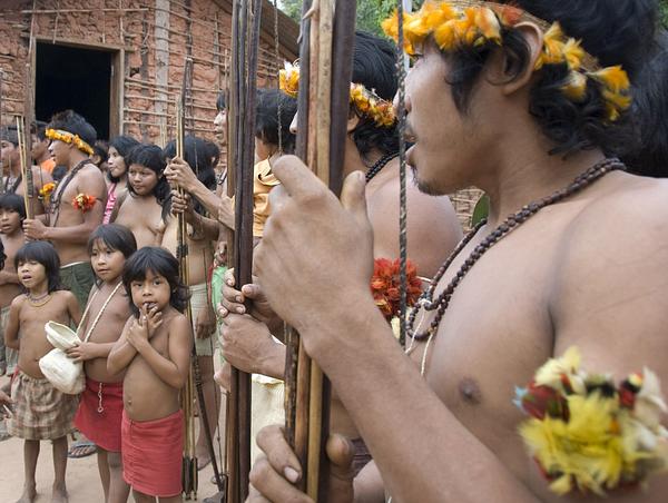 Alarmierte britische Abgeordnete fordern Schutz der Awá-Indianer