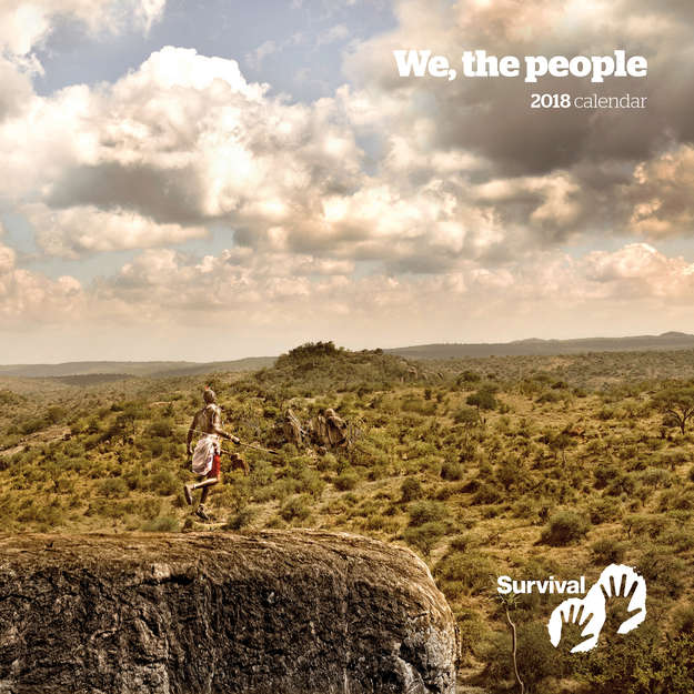 Portada del calendario con la fascinante imagen de un hombre samburu de Kenia.

"Compra el calendario _We, the people_ y abre una ventana a la diversidad humana cada mes":https://tienda.survival.es.