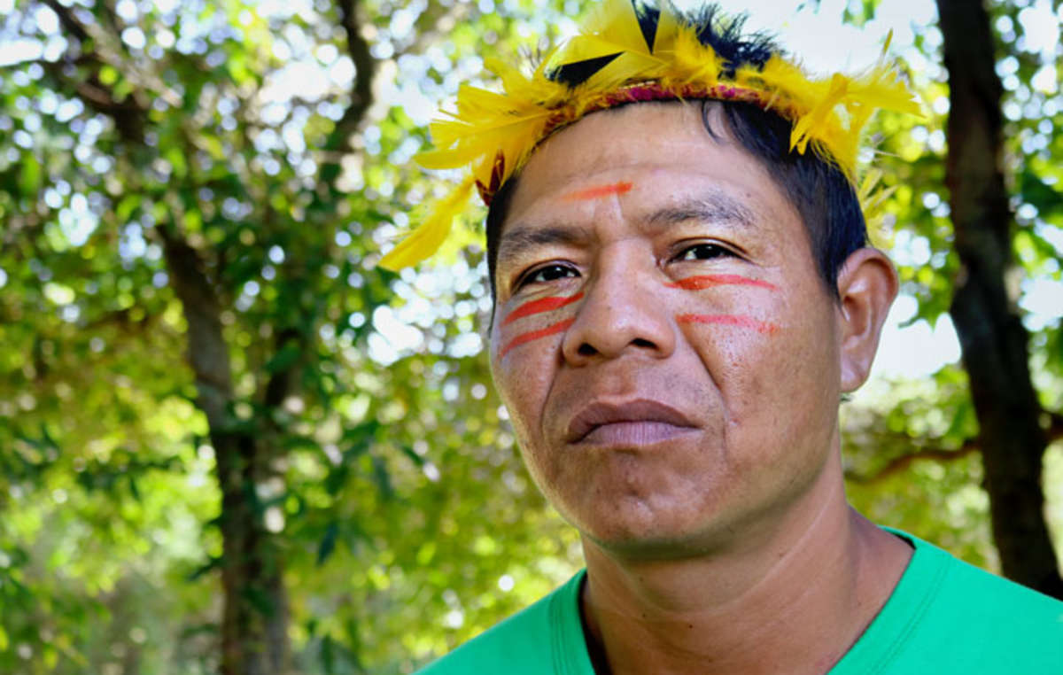 Genito Guarani, ein Anführer der Guaviry-Gemeinde im Bundesstaat Mato Grosso do Sul im Süden Brasiliens. Das Land der Guarani wurde aus Profitgier gestohlen. Sie kämpfen mutig, um es zurückzubekommen.