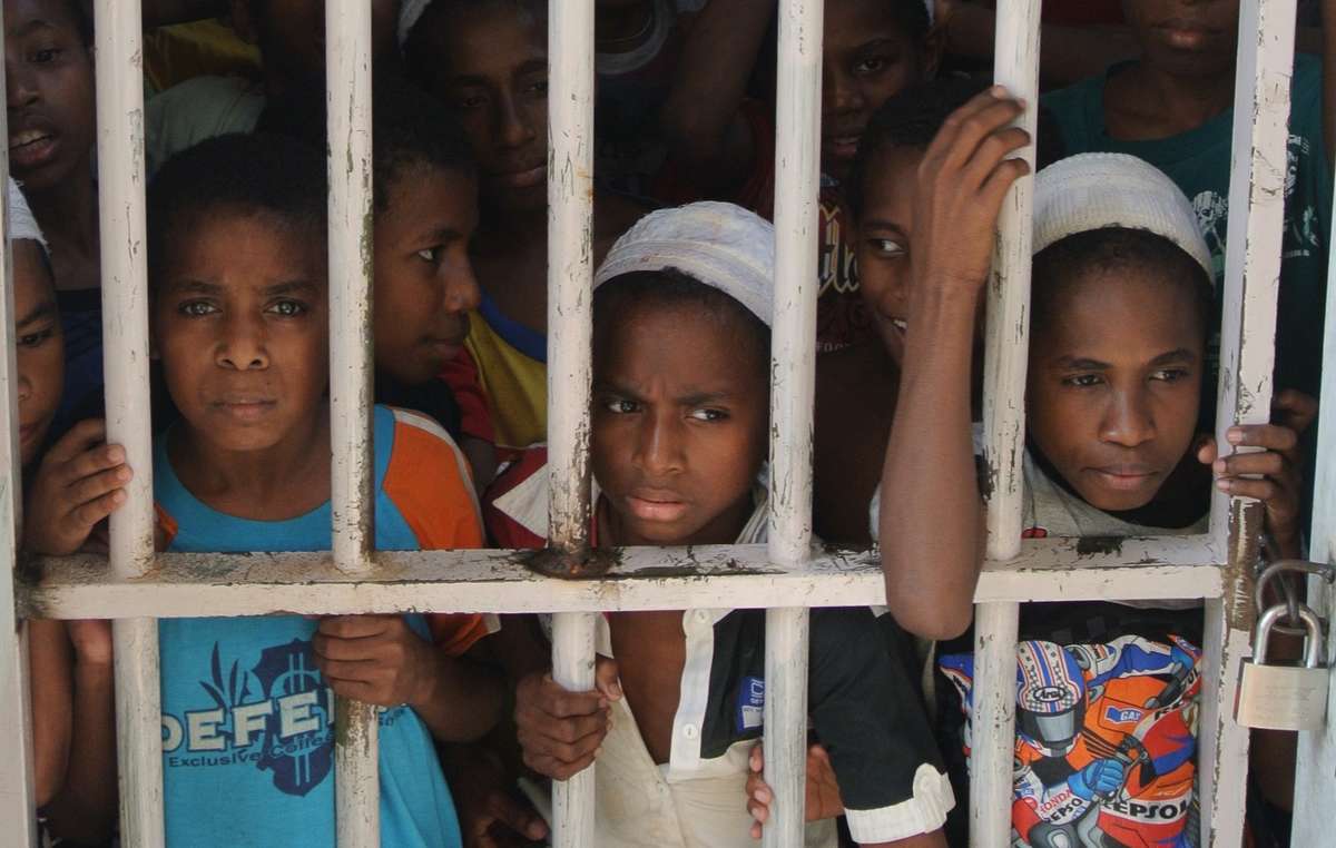 Meninos de Papua confinados num internato islâmico em Jakarta.