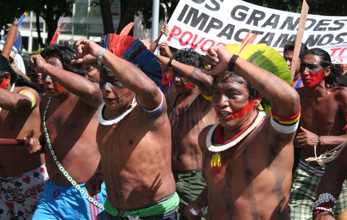 Plus de 700 Indiens ont installé un campement à Brasilia pour protester contre le déni de leurs droits.