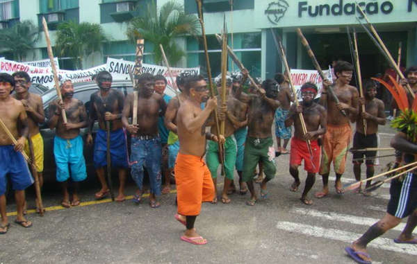 u00cdndios Yanomami apreendem avi u00e3o em protesto por saúde Survival International Artesanato Halloween Eva ~ u00cdndios Yanomami apreendem avi u00e3o em protesto por saúde Survival International