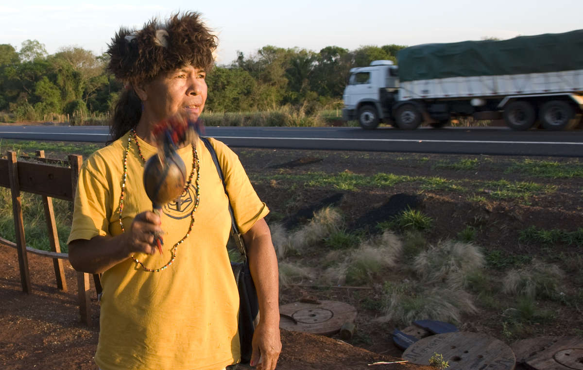 Damiana Cavanha, Guarani-Anführerin. Fünf ihrer Familienmitglieder wurden von Fahrzeugen erfasst und getötet.