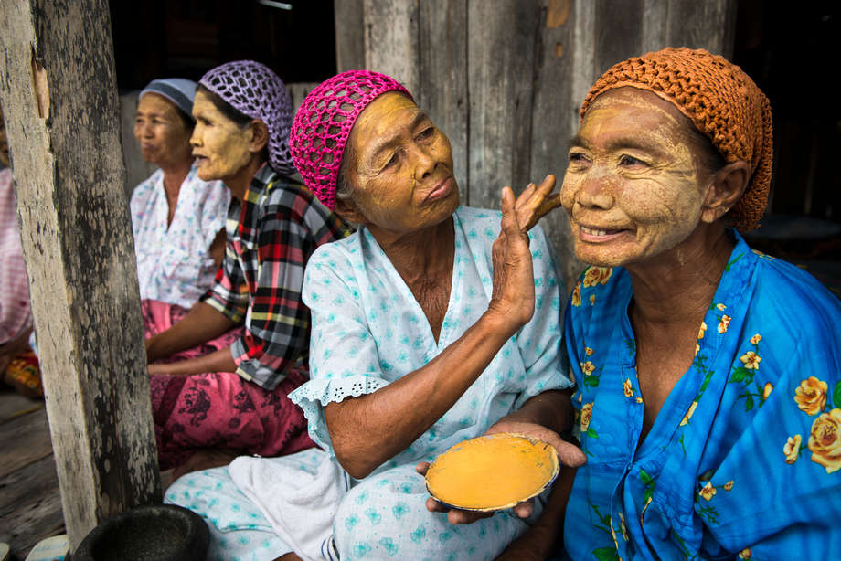 Sama-Bajau-Frauen, Philippinen, 2015.