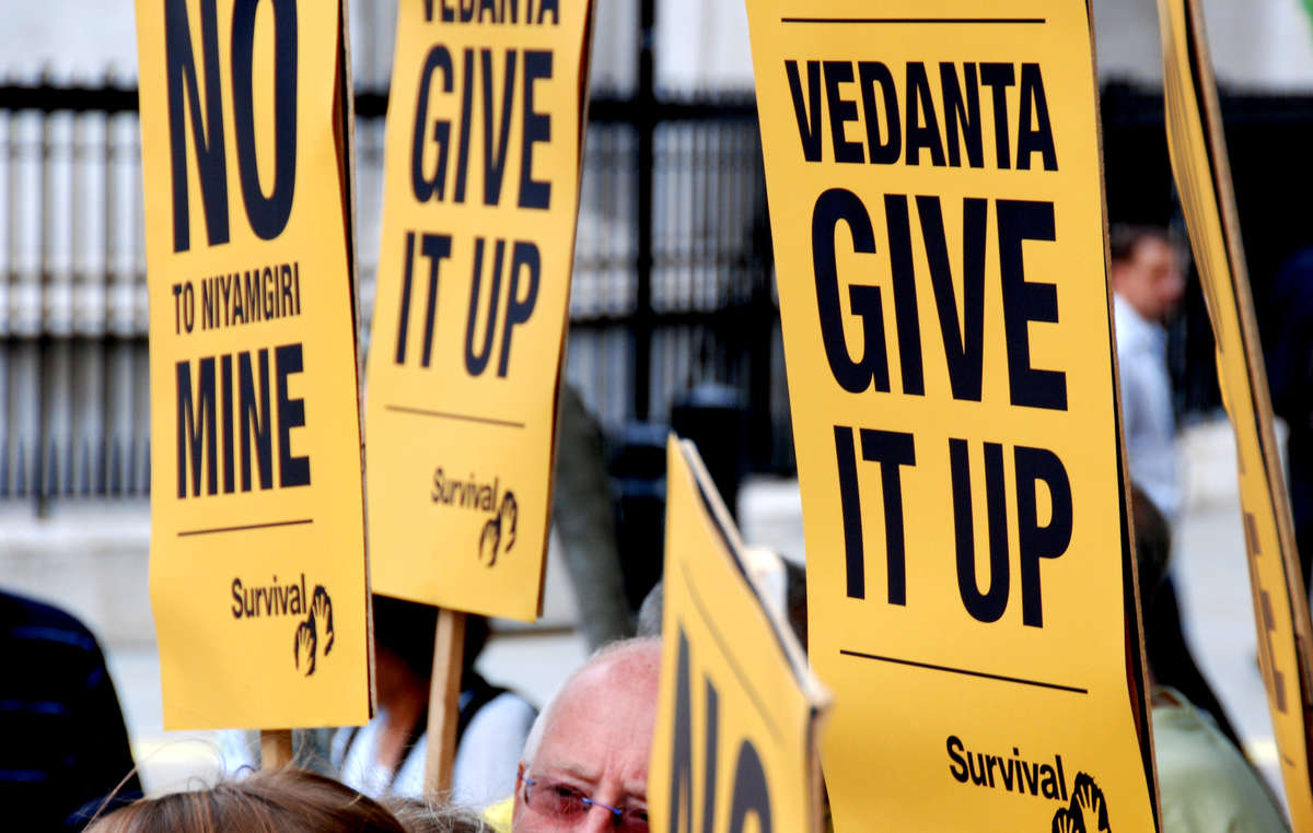 Les sympathisants de Survival appellent Vedanta à abandonner son projet minier en Inde.
